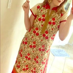 Sleeveless kurti, beige with red